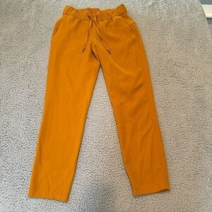 LULULEMON •4• On The Fly 7/8 Pants Woven Drawstring Yoga Fools Gold EXC COND